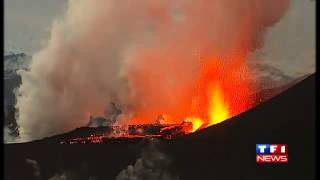 Volcan Islande effusif [upl. by Enaira549]