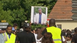 Mort dAdama Traoré des rapports manquent au dossier [upl. by Rosario]